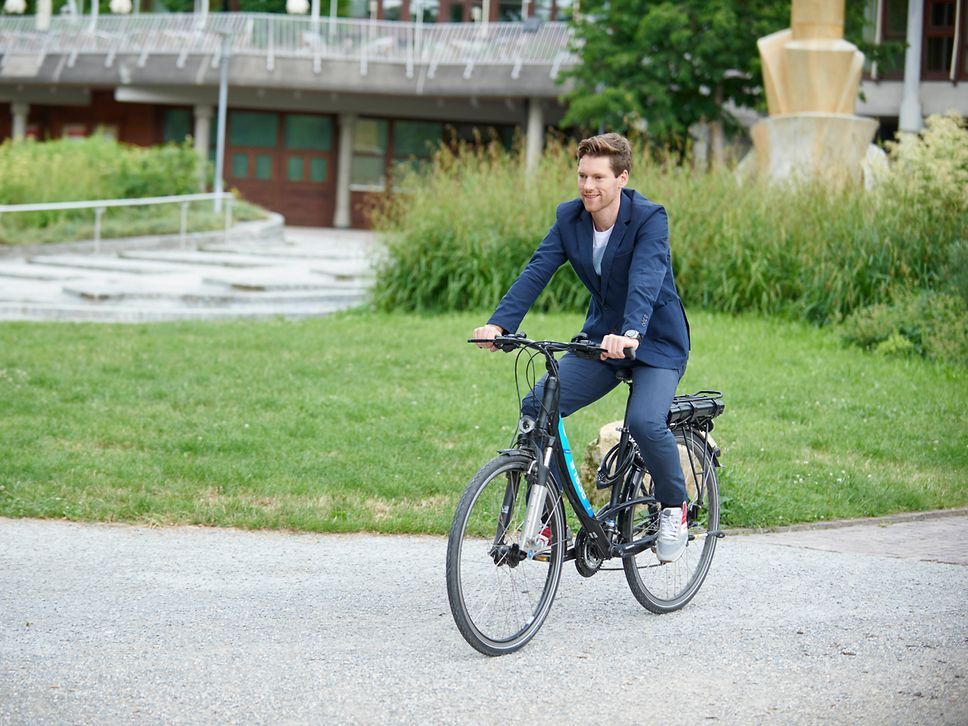 Radfahrer am Bürgerzentrum Waiblingen